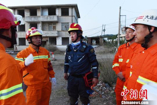 通過此次演練，進(jìn)一步檢驗了部隊實戰(zhàn)能力，增強了官兵自信心?！菈鄢?攝